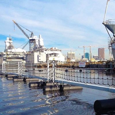 أحواض بناء السفن العائمة الحواجز البحرية البحرية الميناء البحري