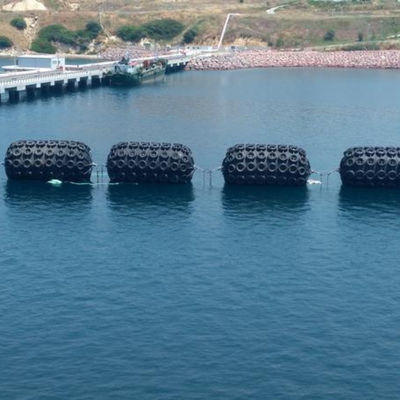 ABS Q235 شفة 80Kpa الوفير المطاط البحري لناقلات الغاز الوفير لرسو السفن