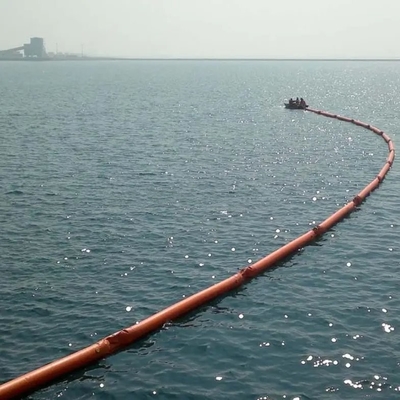 PVC الحاجز العائم الرغوة المطاط احتواء النفط طفرة مخصصة حاوية الموانئ / البحيرة / الطفرة النفطية البحرية
