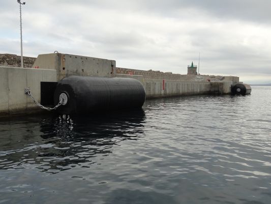 الحاجز المملوء بالرغوة العائمة المخصصة مع الإطارات والسلسلة