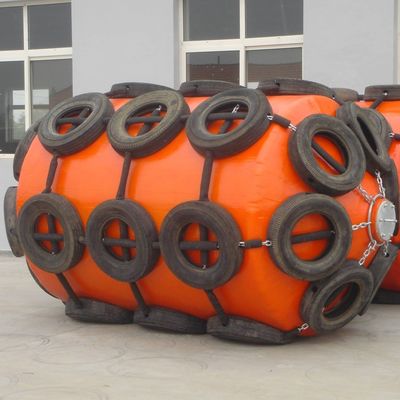 المصد البحري العائم الملون من مادة البولي يوريثين EVA البحرية مع سلسلة وشبكة الإطارات