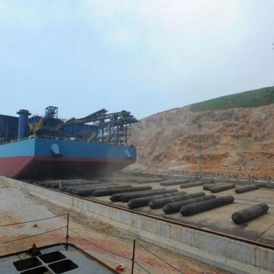 الوسائد الهوائية المطاطية البحرية المهنية الصينية لسفينة إطلاق الإنزال ورفع الإنقاذ