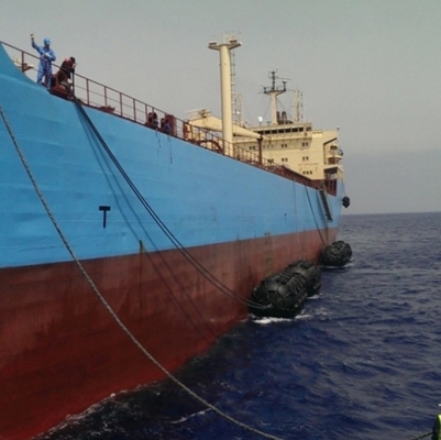 ISO17358 CCS يوكوهاما درابزين هوائي لرصيف حار بيع قابل للنفخ المطاط الحاجز
