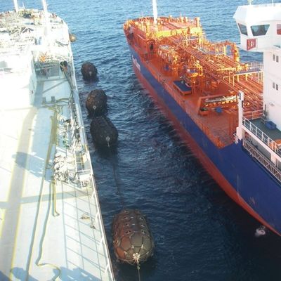 مصدات مطاطية هوائية عائمة STS قابلة للنفخ لحماية حوض السفن