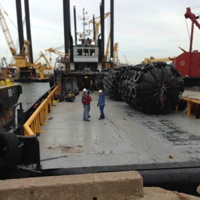 رفرف يوكوهاما قابل للنفخ يعمل بالهواء المضغوط عائم 50 كيلو باسكال درابزين لرسو السفن