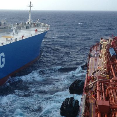 ABS Q235 شفة 80Kpa الوفير المطاط البحري لناقلات الغاز الوفير لرسو السفن